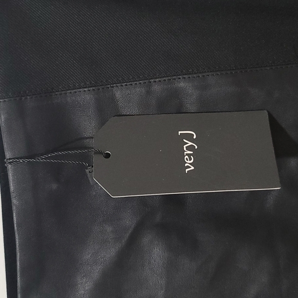 Faux leather and polyester pencil skirt - Picture 3 of 6